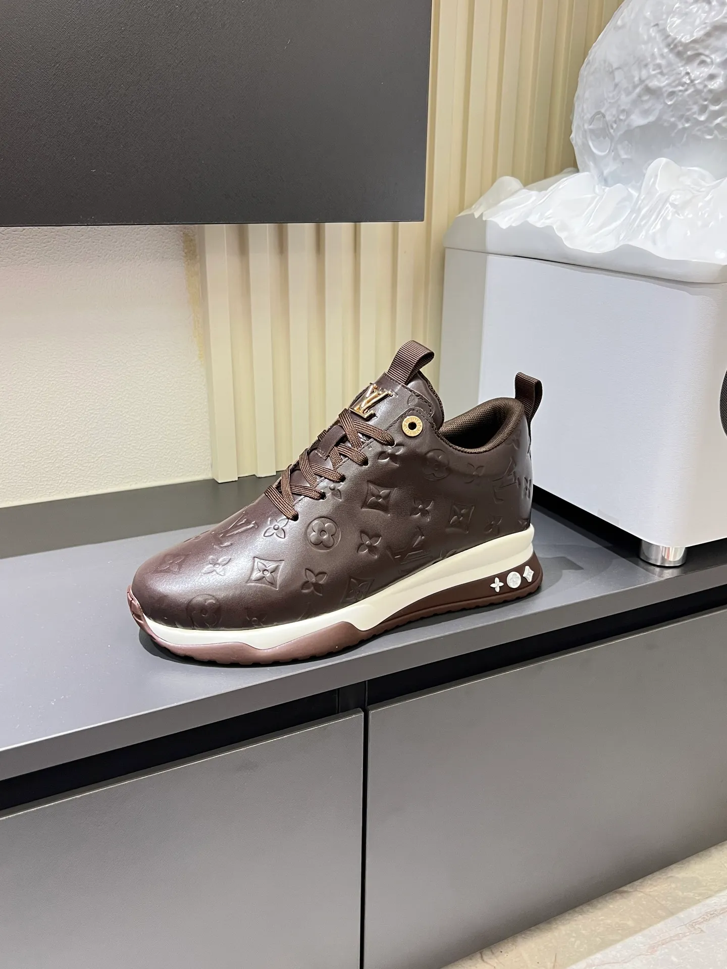 p520 "LOUI* VUITTO*" popular men's casual shoes, genuine development in Italy💯purchasing level quality✔️The upper is made of first-layer cowhide, comfortable and soft sheepskin feet⚡️Fashionable and versatile, the toe last shape is firm and full, and the soles are made from original LV molds and can be freely entered and exited the counter. Light and comfortable on the feet~Purely handmade, details determine quality! Size:39-44!